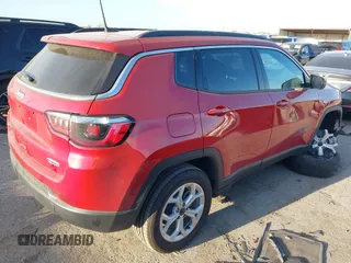 2025 Jeep Compass Latitude с VIN 3C4NJDBN9ST553240, выставлен на аукционе IAAI как лот 41806367 с пробегом 2 508 миль миль и . История ставок и продаж доступна на DreamBid. Изображение 4.