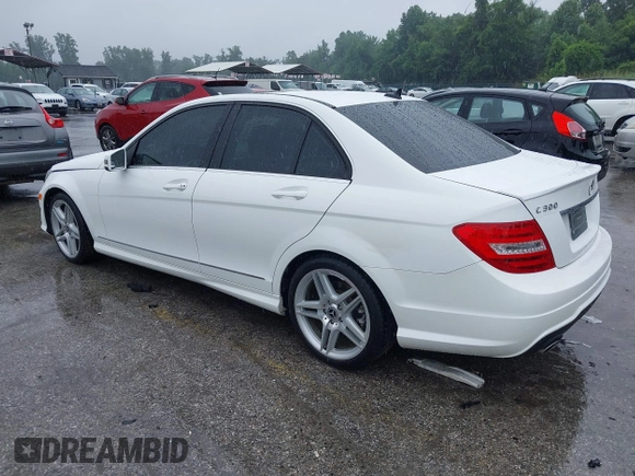 2013 Mercedes-Benz C 300 Sport с VIN WDDGF8AB7DR276047, выставлен на аукционе IAAI как лот 42511628 с пробегом 113 694 миль миль и . История ставок и продаж доступна на DreamBid. Изображение 3.
