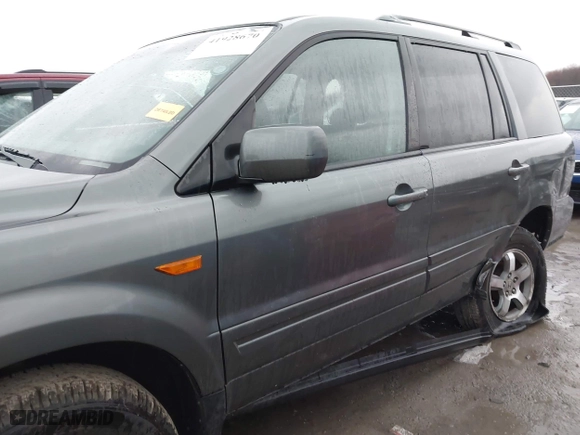 2008 Honda Pilot SE with VIN 5FNYF18378B003044, listed as a IAAI auction lot 41928670 with 204,640 mi miles. Bid and sale history available at carsss.com. Image 14.