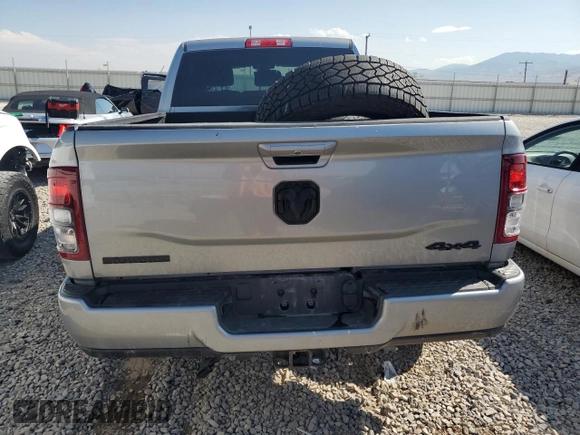 2022 Ram 2500 Big Horn z VIN 3C6UR5ML2NG183873, wystawiony jako Copart lot #66753104 z przebiegiem 33 093 mil mil oraz Szkoda całkowita • Salvage title. Historia ofert i sprzedaży dostępna na DreamBid. Obrazek 6.