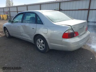 2003 Toyota Avalon XL with VIN 4T1BF28B43U305633, listed as a IAAI auction lot 42033322 with 246,802 mi miles. Bid and sale history available at carsss.com. Image 3.