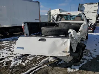 2001 Ford F-350 XL with VIN 1FTSF31L91EB39274, listed as a Copart auction lot 82764964 with 81,117 mi miles and Salvage Title. Bid and sale history available at DreamBid. Image 3.