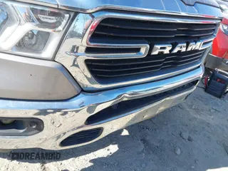 2019 Ram 1500 Big Horn z VIN 1C6RRFFG5KN803260, wystawiony jako IAAI lot #41847656 z przebiegiem 135 753 mil mil oraz . Historia ofert i sprzedaży dostępna na DreamBid. Obrazek 6.