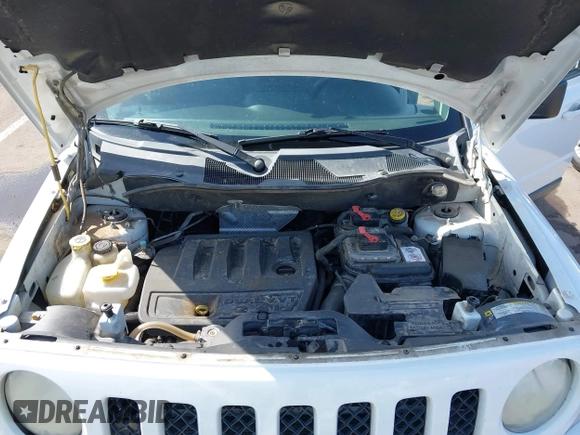 2011 Jeep Patriot Latitude with VIN 1J4NT1GB5BD245263, listed as a IAAI auction lot 41942376 with 215,147 mi miles. Bid and sale history available at carsss.com. Image 10.