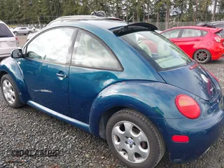 2002 Volkswagen New Beetle Coupe GLS with VIN 3VWCD21C52M427614, listed as a IAAI auction lot 41754238 with 194,718 mi miles. Bid and sale history available at carsss.com. Image 6.