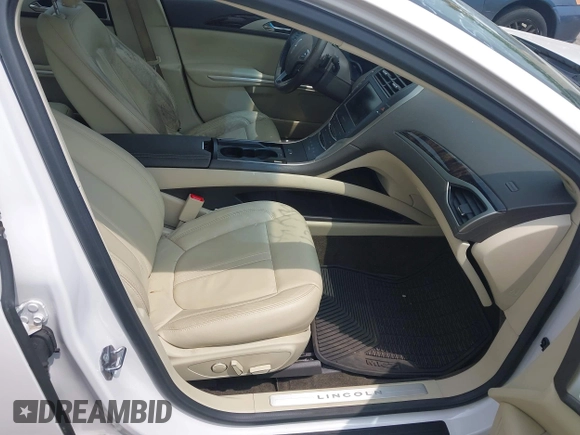 2015 Lincoln MKZ z VIN 3LN6L2G96FR625086, wystawiony jako IAAI lot #42406467 z przebiegiem 24 130 mil mil oraz . Historia ofert i sprzedaży dostępna na DreamBid. Obrazek 5.