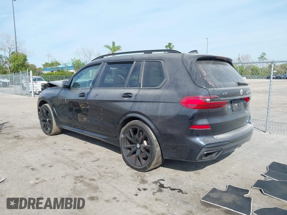 2022 BMW X7 M50i z VIN 5UXCX6C08N9M15818, wystawiony jako IAAI lot #41434065 z przebiegiem 52 740 mil mil oraz . Historia ofert i sprzedaży dostępna na DreamBid. Obrazek 3.
