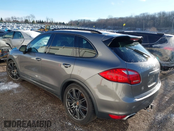 2013 Porsche Cayenne S с VIN WP1AB2A28DLA86543, выставлен на аукционе IAAI как лот 41764426 с пробегом 105 814 миль миль и . История ставок и продаж доступна на DreamBid. Изображение 3.
