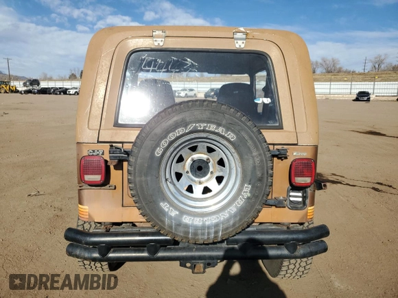 1985 Jeep CJ z VIN 1JCCF87EXFT023013, wystawiony jako Copart lot #85342064 z przebiegiem 152 151 mil mil oraz Czysty tytuł • Clean title. Historia ofert i sprzedaży dostępna na DreamBid. Obrazek 6.