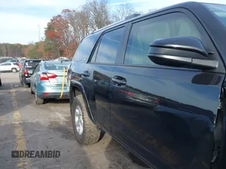 2023 Toyota 4Runner SR5 z VIN JTEMU5JR5P6180062, wystawiony jako IAAI lot #41089572 z przebiegiem 19 024 mil mil oraz . Historia ofert i sprzedaży dostępna na DreamBid. Obrazek 13.