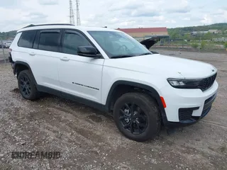 2024 Jeep Grand Cherokee Altitude z VIN 1C4RJKAG7R8607555, wystawiony jako IAAI lot #42162453 z przebiegiem 14 802 mil mil oraz . Historia ofert i sprzedaży dostępna na DreamBid. Obrazek 1.