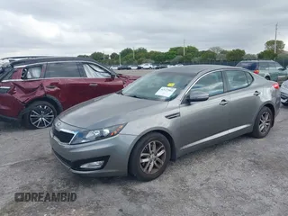 2013 Kia Optima LX z VIN 5XXGM4A74DG147688, wystawiony jako IAAI lot #42127503 z przebiegiem 148 705 mil mil oraz . Historia ofert i sprzedaży dostępna na DreamBid. Obrazek 2.