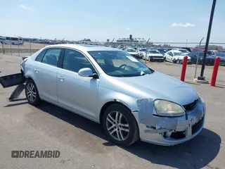 2006 Volkswagen Jetta 2.5L с VIN 3VWSG71K06M666629, выставлен на аукционе IAAI как лот 42103342 с пробегом 183 506 миль миль и . История ставок и продаж доступна на DreamBid. Изображение 1.