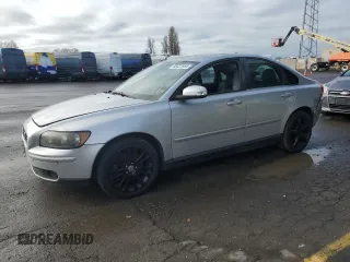 2007 Volvo S40 2.4L z VIN YV1MS390972275519, wystawiony jako Copart lot #86431954 z przebiegiem 227 441 mil mil oraz Szkody całkowita. Historia ofert i sprzedaży dostępna na DreamBid. Obrazek 1.