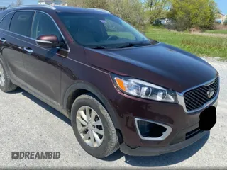 2016 Kia Sorento LX z VIN 5XYPGDA56GG003372, wystawiony jako Copart lot #58873935 z przebiegiem 121 352 mil mil oraz Czysty tytuł • Clean title. Historia ofert i sprzedaży dostępna na DreamBid. Obrazek 1.