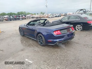 2020 Ford Mustang EcoBoost z VIN 1FATP8UH8L5106720, wystawiony jako IAAI lot #42128952 z przebiegiem 102 234 mil mil oraz . Historia ofert i sprzedaży dostępna na DreamBid. Obrazek 3.