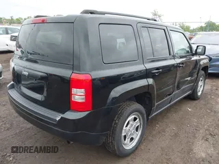 2017 Jeep Patriot Sport z VIN 1C4NJPBA2HD149046, wystawiony jako IAAI lot #42352239 z przebiegiem 146 116 mil mil oraz . Historia ofert i sprzedaży dostępna na DreamBid. Obrazek 4.