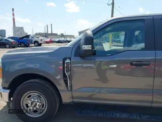 2023 Ford F-250 XL z VIN 1FT7W2AA9PEE21227, wystawiony jako IAAI lot #42277343 z przebiegiem 14 957 mil mil oraz . Historia ofert i sprzedaży dostępna na DreamBid. Obrazek 14.