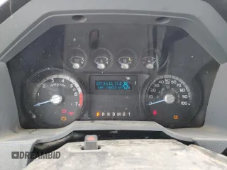 2015 Ford F-250 XL z VIN 1FTBF2A69FEA10723, wystawiony jako Copart lot #51295155 z przebiegiem 195 833 mil mil oraz Szkoda całkowita • Salvage title. Historia ofert i sprzedaży dostępna na DreamBid. Obrazek 9.