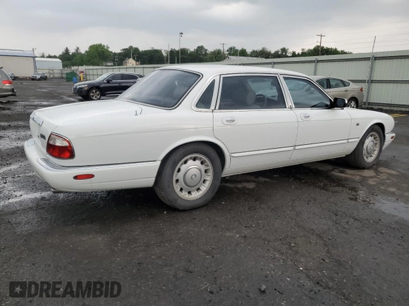 1999 Jaguar XJ with VIN SAJKD6041XC876928, listed as a Copart auction lot 60038405 with 63,917 mi miles and Clean title. Bid and sale history available at DreamBid. Image 3.