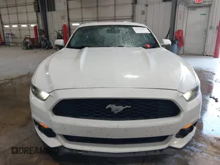 2016 Ford Mustang EcoBoost z VIN 1FA6P8TH9G5232220, wystawiony jako IAAI lot #42175822 z przebiegiem 181 414 mil mil oraz . Historia ofert i sprzedaży dostępna na DreamBid. Obrazek 12.