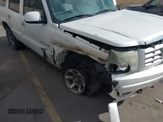 2003 Cadillac Escalade z VIN 1GYEK63N53R304400, wystawiony jako IAAI lot #41544697 z przebiegiem 207 913 mil mil oraz . Historia ofert i sprzedaży dostępna na DreamBid. Obrazek 12.