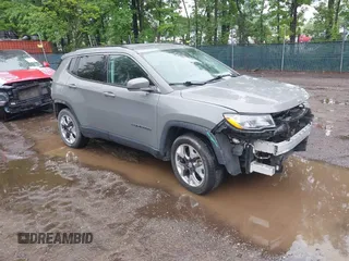 2020 Jeep Compass Limited z VIN 3C4NJDCB4LT126814, wystawiony jako IAAI lot #42352025 z przebiegiem 92 754 mil mil oraz . Historia ofert i sprzedaży dostępna na DreamBid. Obrazek 1.