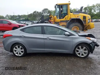 2013 Hyundai Elantra GLS z VIN KMHDH4AE1DU646038, wystawiony jako IAAI lot #42274868 z przebiegiem 81 253 mil mil oraz . Historia ofert i sprzedaży dostępna na DreamBid. Obrazek 13.