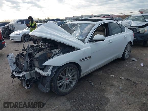 2017 Jaguar XF 35t Prestige with VIN SAJBE4BV8HCY31963, listed as a IAAI auction lot 41910705 with 1 mi miles. Bid and sale history available at carsss.com. Image 2.
