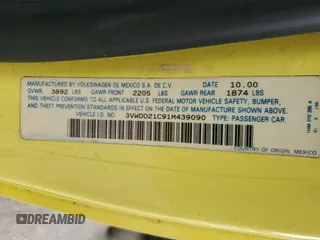 2001 Volkswagen Beetle GLX z VIN 3VWDD21C91M439090, wystawiony jako Copart lot #57915605 z przebiegiem 102 314 mil mil oraz Nie do naprawy. Historia ofert i sprzedaży dostępna na DreamBid. Obrazek 12.