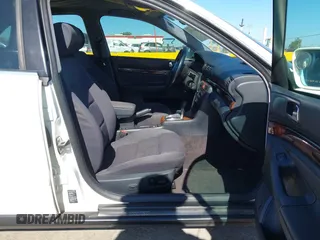2001 Audi A4 с VIN WAUDH68D61A084340, выставлен на аукционе IAAI как лот 42866191 с пробегом 141 970 миль миль и . История ставок и продаж доступна на DreamBid. Изображение 5.