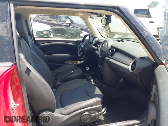2011 MINI Hardtop with VIN WMWSU3C58BT182728, listed as a IAAI auction lot 42393337 with 142,386 mi miles and . Bid and sale history available at DreamBid. Image 5.