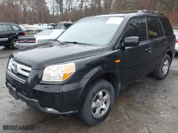 2006 Honda Pilot EX with VIN 2HKYF18486H527682, listed as a IAAI auction lot 41941295 with 235,521 mi miles. Bid and sale history available at carsss.com. Image 2.