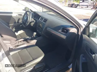 2015 Volkswagen Jetta SE с VIN 3VWD17AJ4FM323906, выставлен на аукционе IAAI как лот 42543996 с пробегом 88 382 миль миль и . История ставок и продаж доступна на DreamBid. Изображение 5.