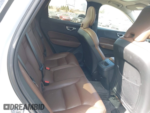 2019 Volvo XC60 Momentum with VIN LYV102RK9KB206928, listed as a IAAI auction lot 41673598 with 25,512 mi miles and . Bid and sale history available at DreamBid. Image 8.