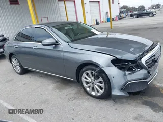2018 Mercedes-Benz E-Class E 300 with VIN WDDZF4JB3JA409950, listed as a IAAI auction lot 42032598 with 44,381 mi miles. Bid and sale history available at carsss.com. Image 13.