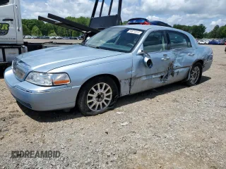 2007 Lincoln Town Car Signature z VIN 1LNHM81V17Y612098, wystawiony jako Copart lot #54874515 z przebiegiem 243 252 mil mil oraz Szkody całkowita. Historia ofert i sprzedaży dostępna na DreamBid. Obrazek 1.