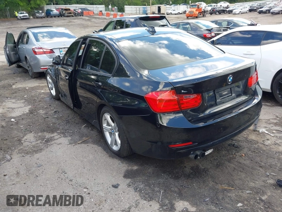 2013 BMW 3 Series 328i xDrive с VIN WBA3B5C55DF592295, выставлен на аукционе IAAI как лот 42231213 с пробегом 131 473 миль миль и . История ставок и продаж доступна на DreamBid. Изображение 3.