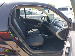 2015 Smart fortwo Passion z VIN WMEEJ3BA9FK805052, wystawiony jako IAAI lot #42522066 z przebiegiem 101 506 mil mil oraz . Historia ofert i sprzedaży dostępna na DreamBid. Obrazek 5.