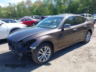 2015 Infiniti Q70 z VIN JN1BY1AR1FM560845, wystawiony jako IAAI lot #42165981 z przebiegiem 75 767 mil mil oraz . Historia ofert i sprzedaży dostępna na DreamBid. Obrazek 2.