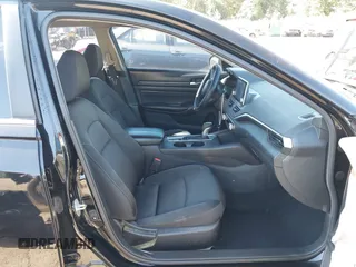 2019 Nissan Altima 2.5 S with VIN 1N4BL4BW6KC189236, listed as a IAAI auction lot 40638145 with 147,457 mi miles. Bid and sale history available at carsss.com. Image 5.