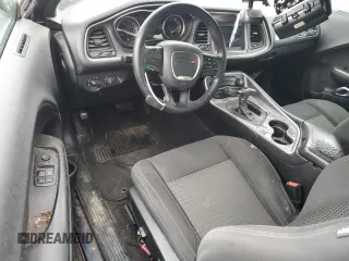 2019 Dodge Challenger SXT z VIN 2C3CDZAG6KH618377, wystawiony jako Copart lot #58764265 z przebiegiem 135 151 mil mil oraz Czysty tytuł • Clean title. Historia ofert i sprzedaży dostępna na DreamBid. Obrazek 8.