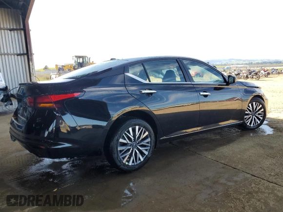 2025 Nissan Altima SV z VIN 1N4BL4DV7SN369382, wystawiony jako Copart lot #52144025 z przebiegiem 1 789 mil mil oraz Szkoda całkowita • Salvage title. Historia ofert i sprzedaży dostępna na DreamBid. Obrazek 3.