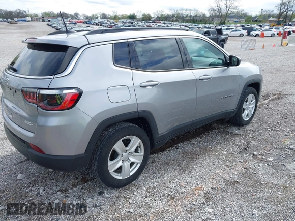2022 Jeep Compass Latitude with VIN 3C4NJCBB2NT139477, listed as a IAAI auction lot 41965959 with 25,098 mi miles and . Bid and sale history available at carsss.com. Image 4.