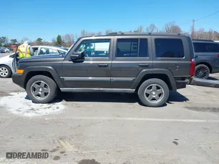 2006 Jeep Commander with VIN 1J8HH48K96C176263, listed as a IAAI auction lot 41843558 with 172,157 mi miles. Bid and sale history available at carsss.com. Image 15.