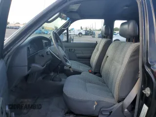 1993 Toyota Pickup z VIN JT4RN13P7P6049713, wystawiony jako Copart lot #58196075 z przebiegiem 151 289 mil mil oraz Tytuł czysty. Historia ofert i sprzedaży dostępna na DreamBid. Obrazek 7.