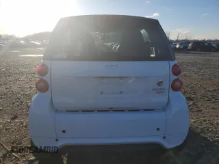 2013 Smart fortwo Passion z VIN WMEEJ9AA3DK715705, wystawiony jako Copart lot #50161425 z przebiegiem 22 667 mil mil oraz Tytuł czysty. Historia ofert i sprzedaży dostępna na DreamBid. Obrazek 6.