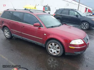 2003 Volkswagen Passat GLX with VIN WVWYH63B03E061688, listed as a IAAI auction lot 41981889 with 1 mi miles. Bid and sale history available at carsss.com. Image 1.