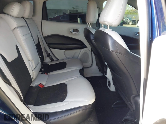 2018 Jeep Compass Altitude with VIN 3C4NJDBB5JT442950, listed as a IAAI auction lot 41989701 with 103,221 mi miles and . Bid and sale history available at carsss.com. Image 8.