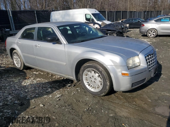 2005 Chrysler 300 with VIN 2C3AA43R85H600906, listed as a Copart auction lot 43992475 with 141,252 mi miles and Salvage Title. Bid and sale history available at carsss.com. Image 4.
